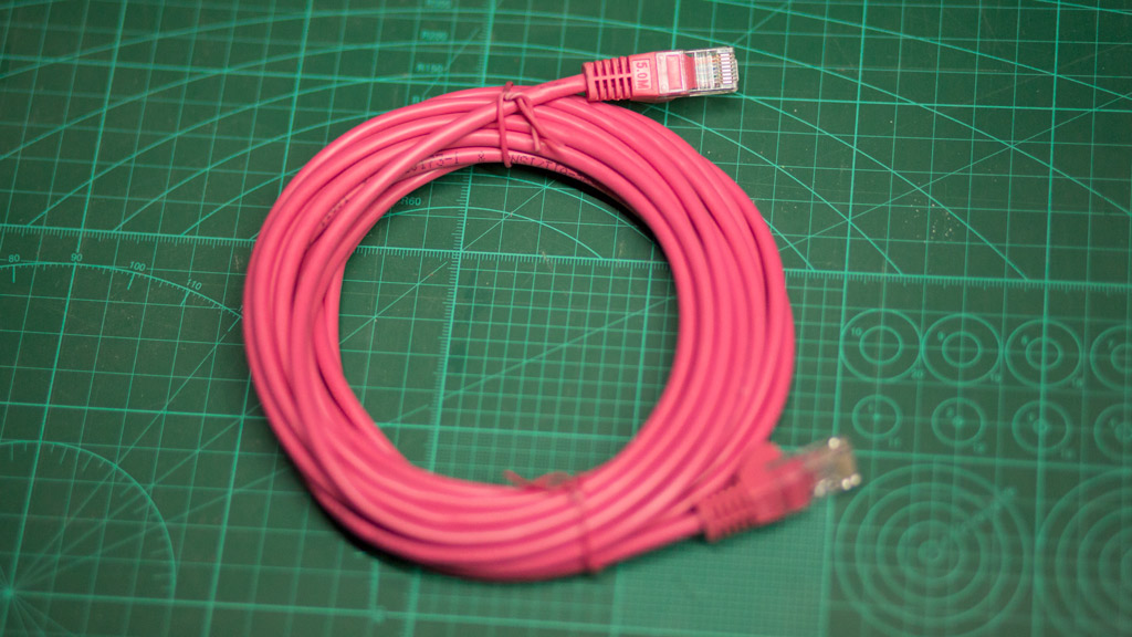 5 метрів Ethernet-кабелю для підключення до інтернету